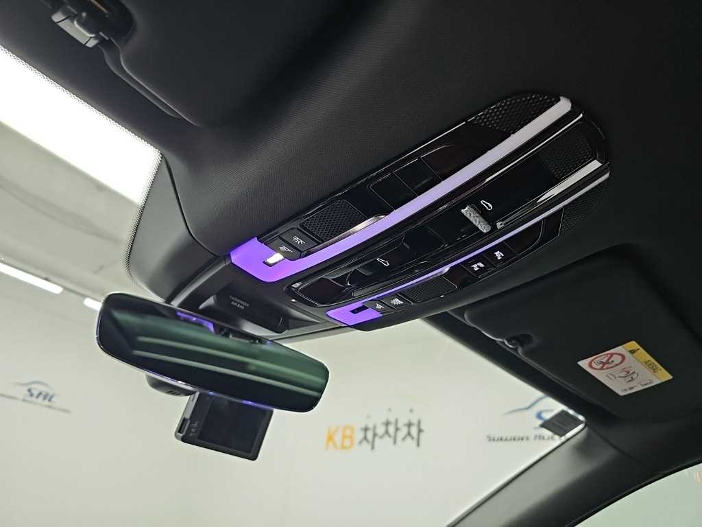 Porsche Cayenne — photo 17