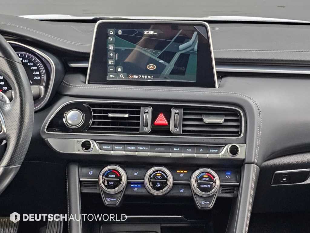 Genesis G70 — photo 14