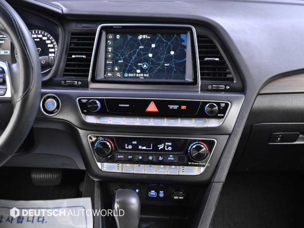 Hyundai Sonata — photo 14