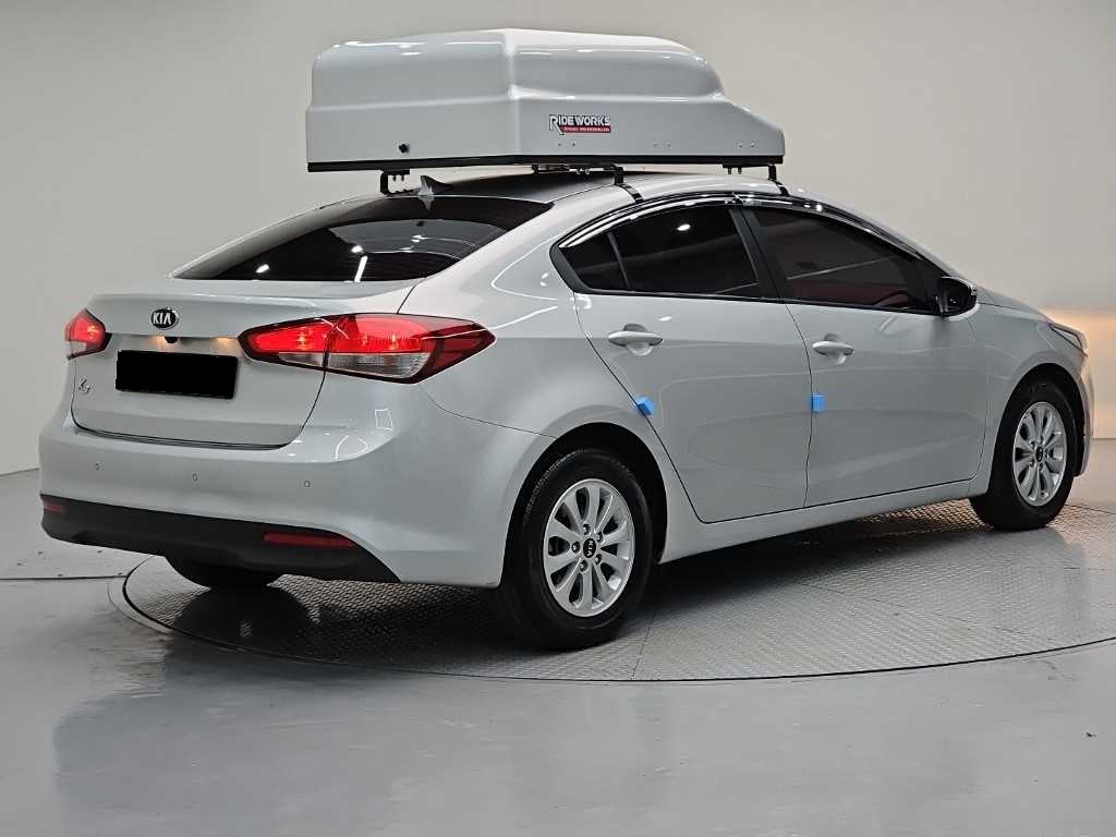 Kia K3 — photo 04