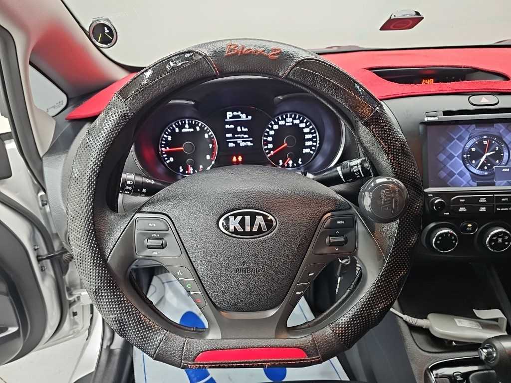 Kia K3 — photo 09