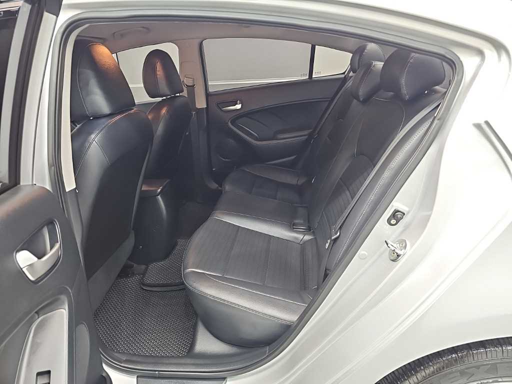 Kia K3 — photo 12
