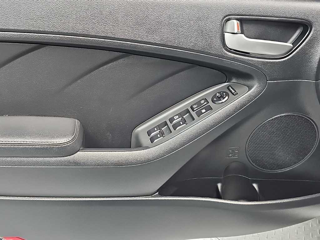 Kia K3 — photo 15