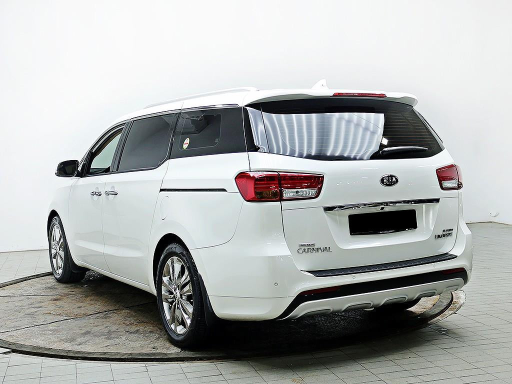 Kia Carnival — photo 04