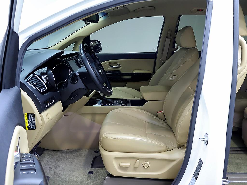 Kia Carnival — photo 11