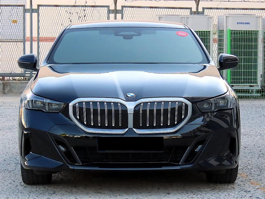 BMW 5-Series — photo 01