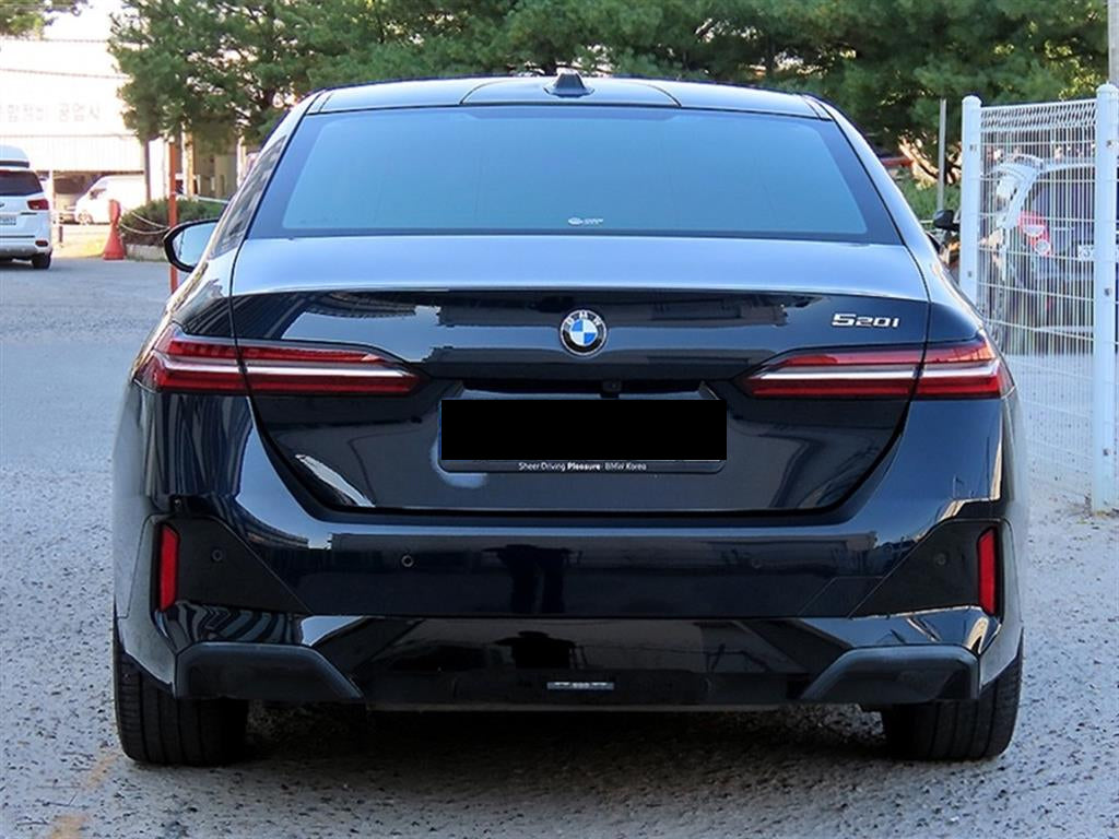 BMW 5-Series — photo 04