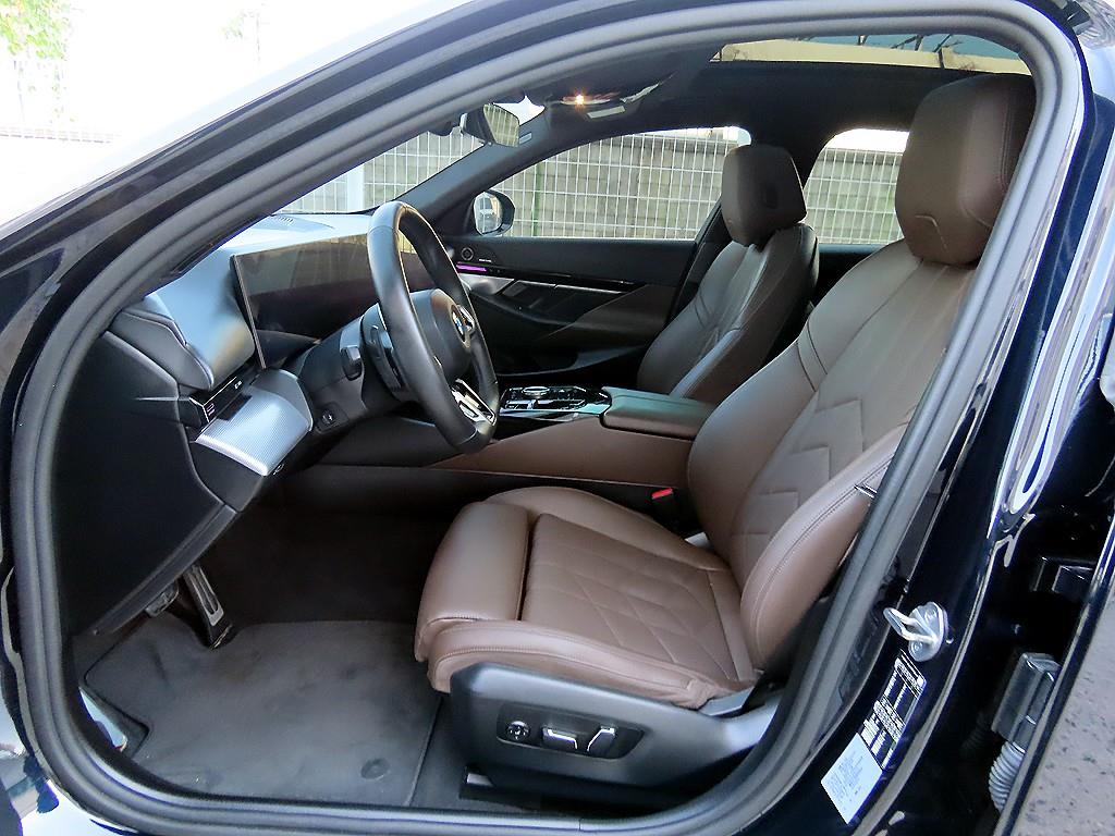 BMW 5-Series — photo 05