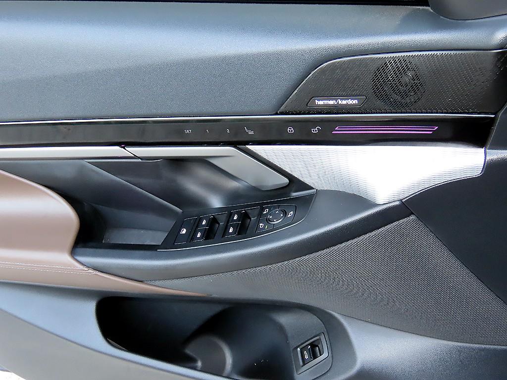 BMW 5-Series — photo 12