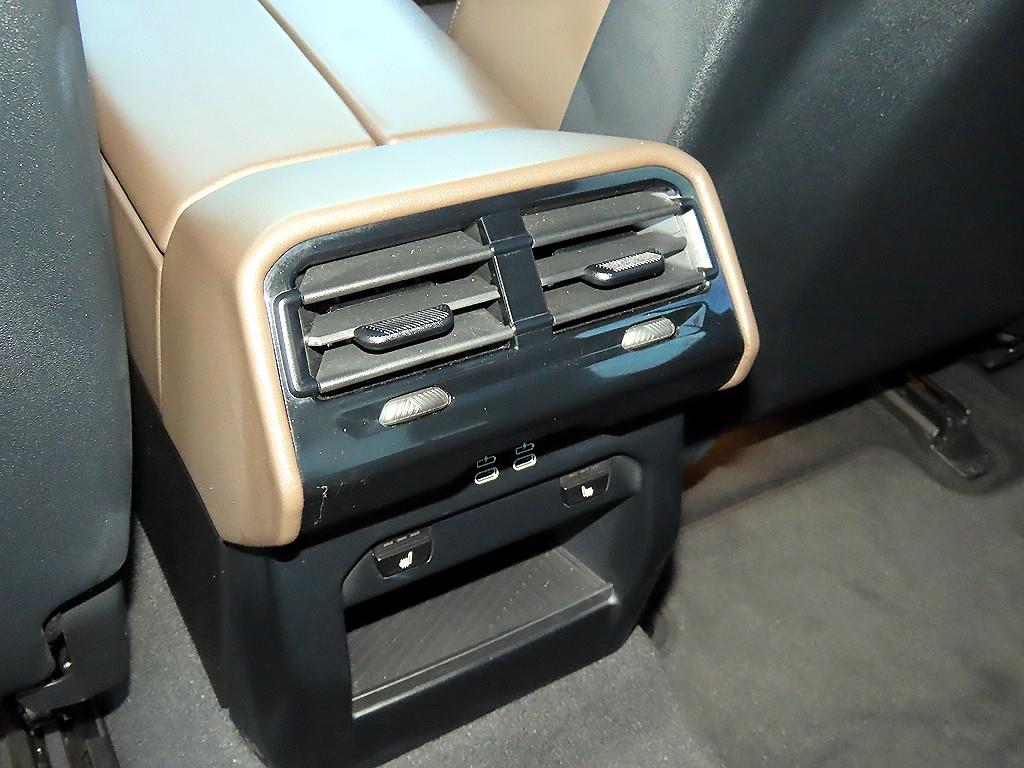 BMW 5-Series — photo 15