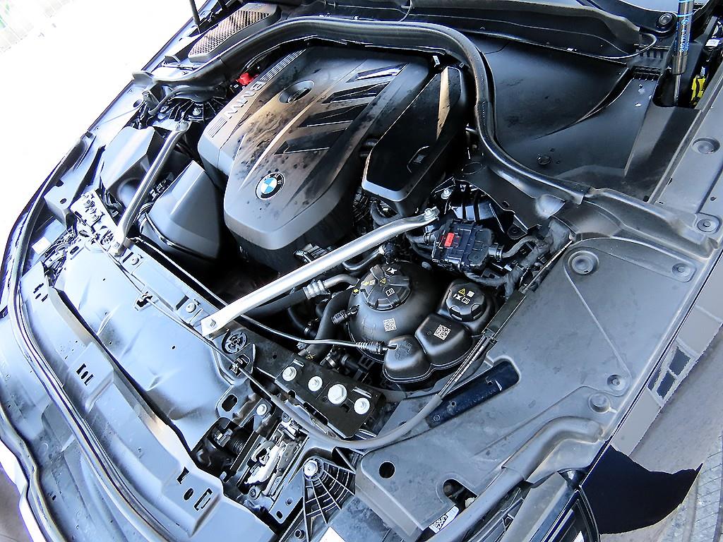 BMW 5-Series — photo 19
