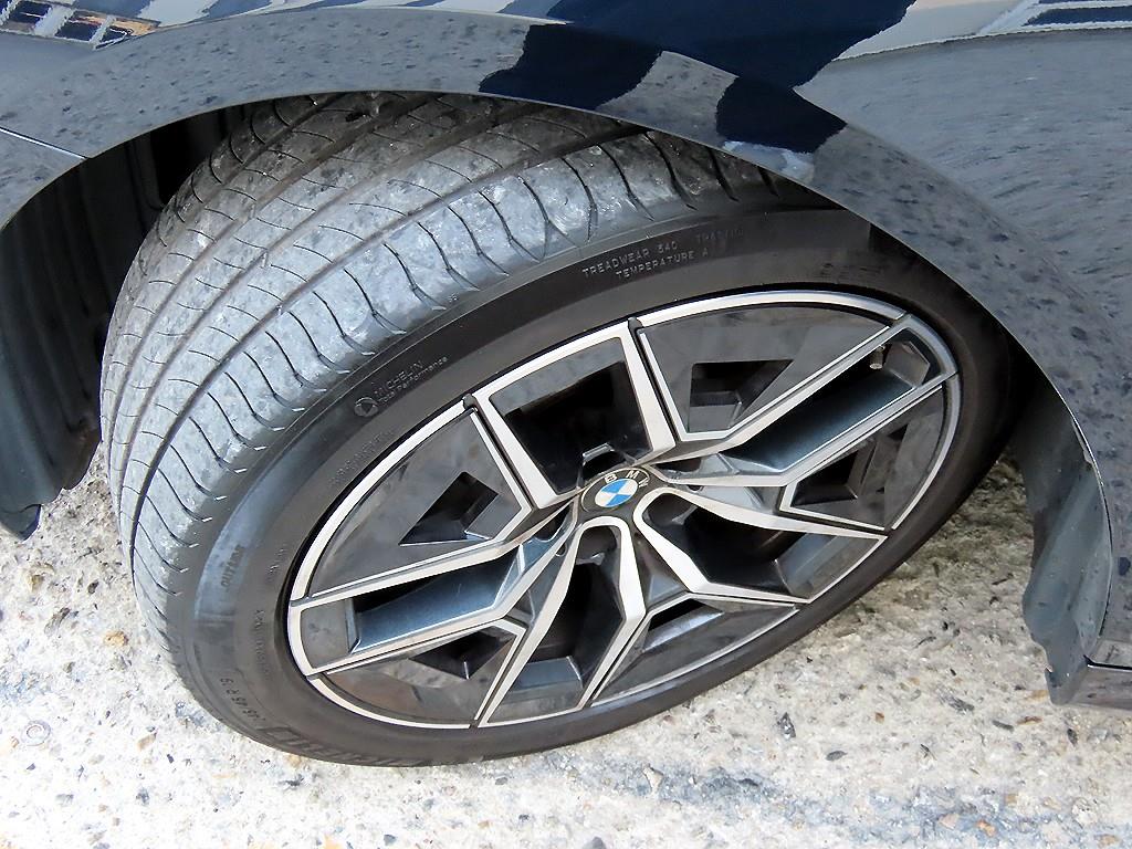 BMW 5-Series — photo 20