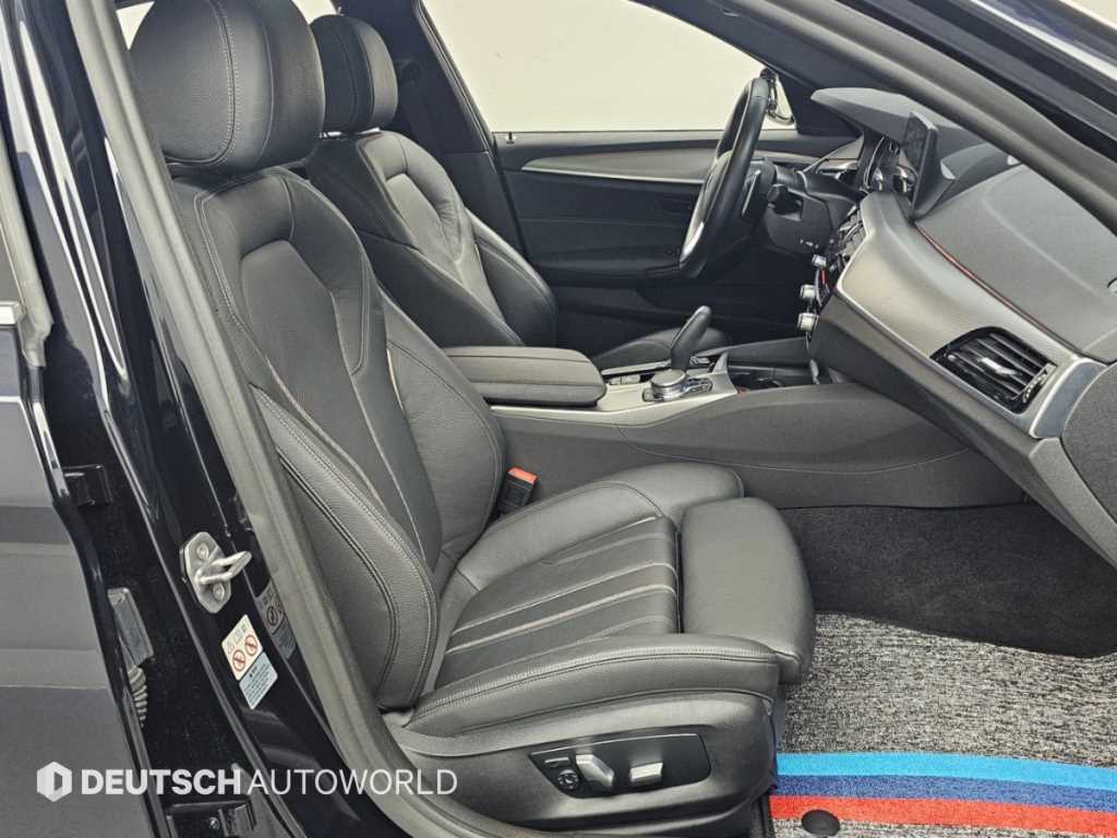 BMW 5-Series — photo 10