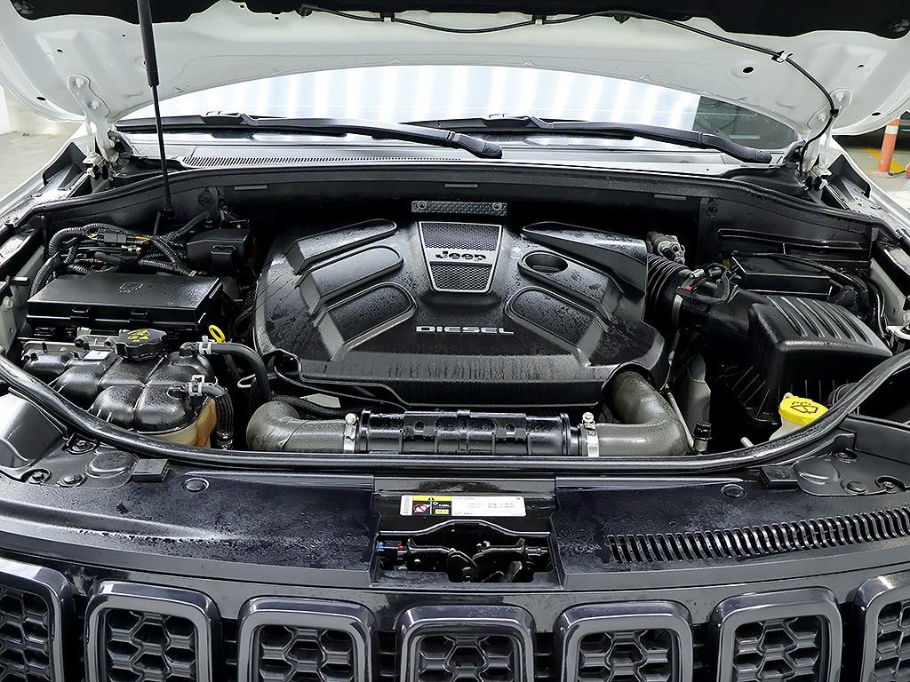 Jeep Cherokee — photo 07