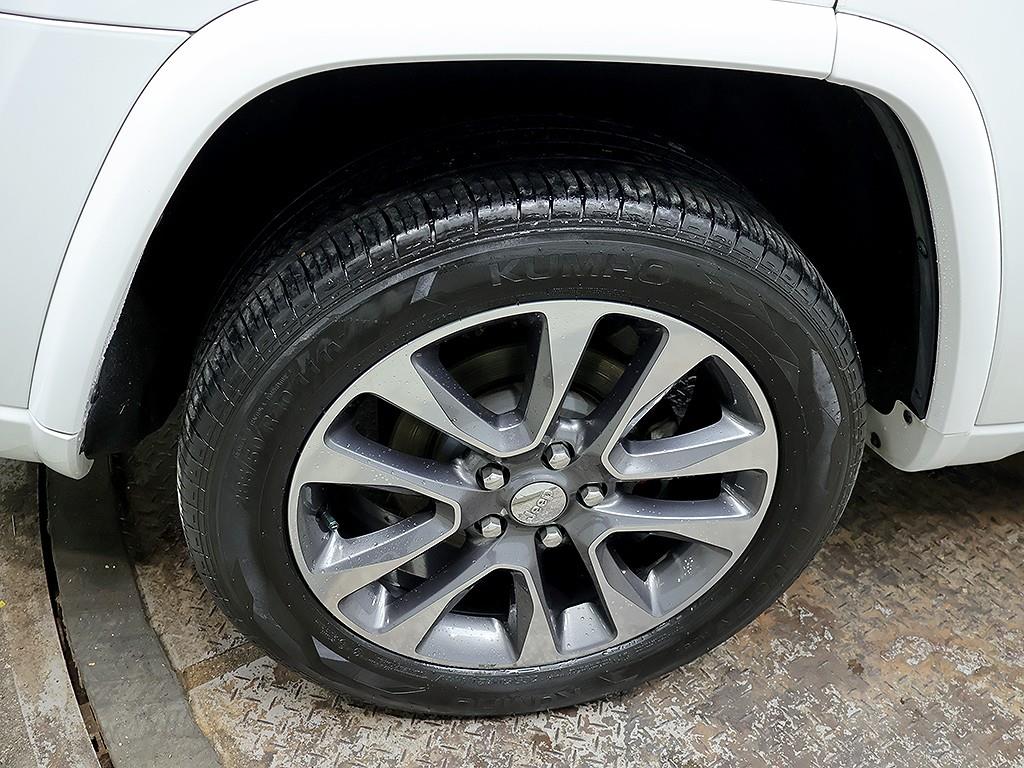 Jeep Cherokee — photo 08