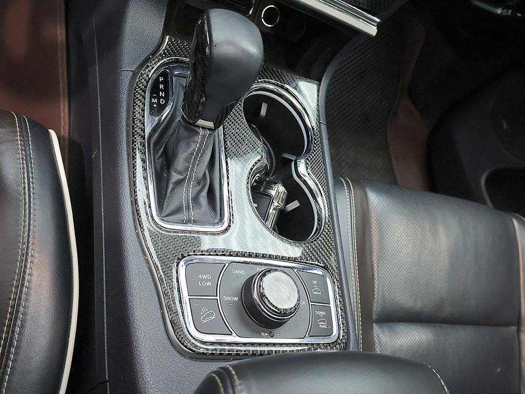 Jeep Cherokee — photo 10