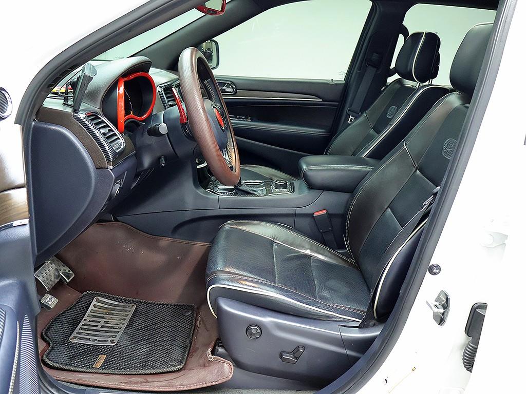 Jeep Cherokee — photo 11