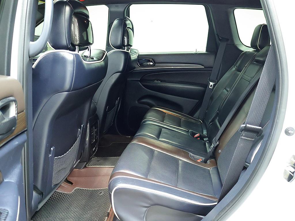 Jeep Cherokee — photo 12