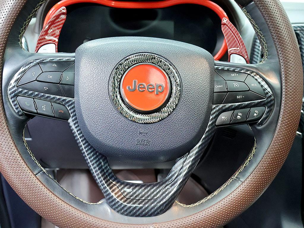 Jeep Cherokee — photo 13