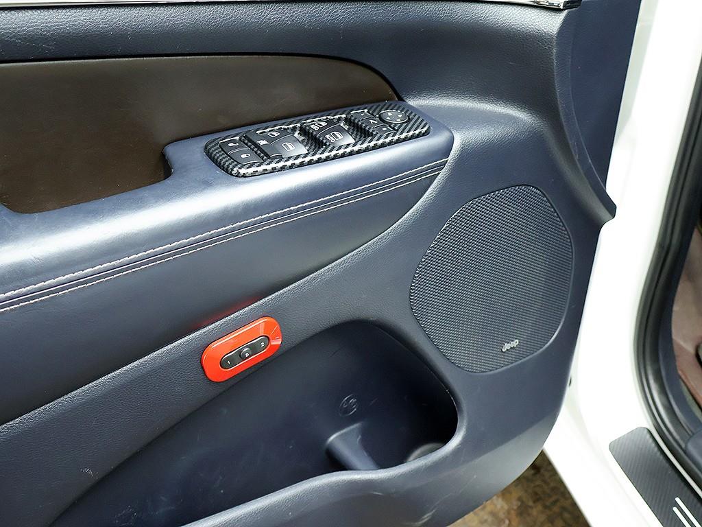 Jeep Cherokee — photo 14