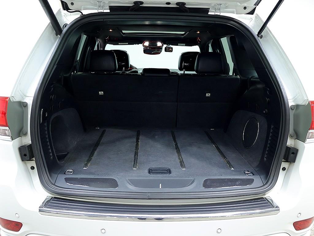 Jeep Cherokee — photo 16