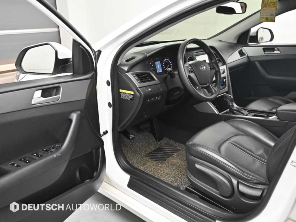 Hyundai Sonata — photo 11