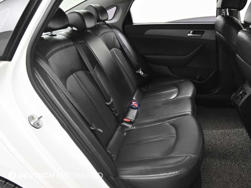 Hyundai Sonata — photo 12
