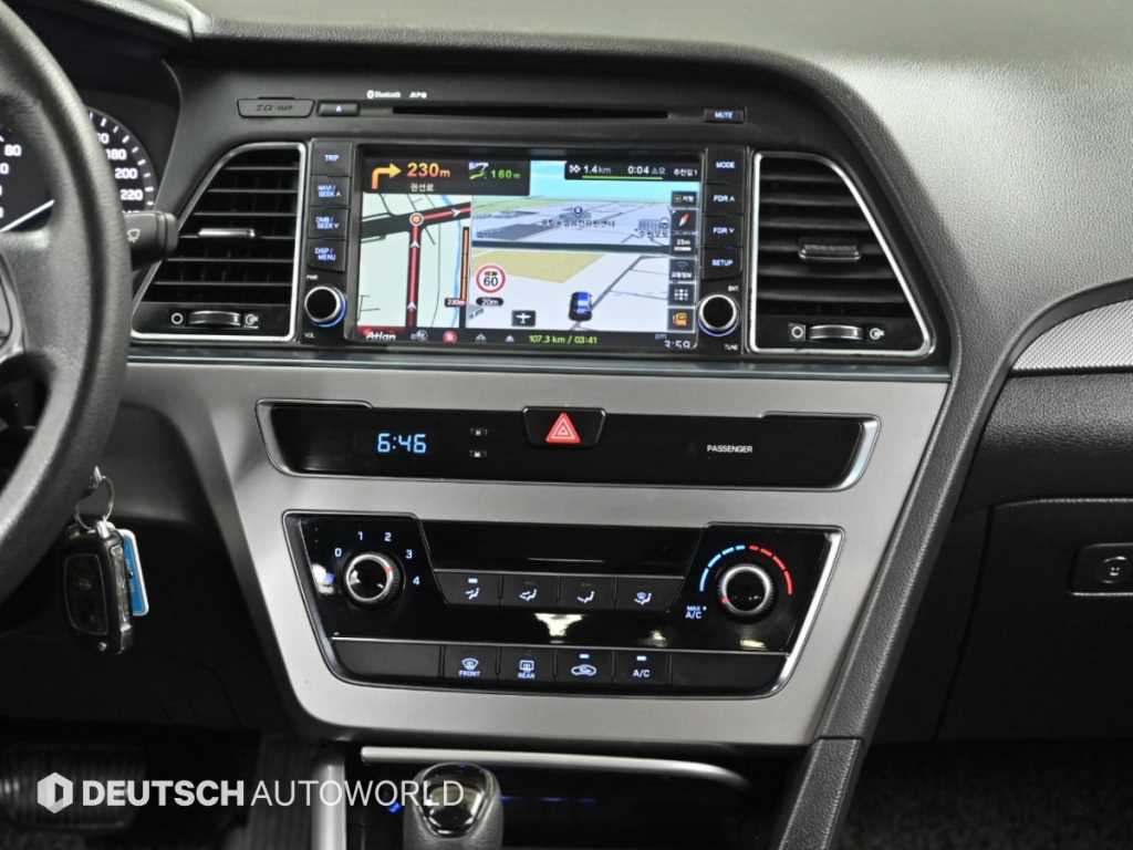 Hyundai Sonata — photo 14