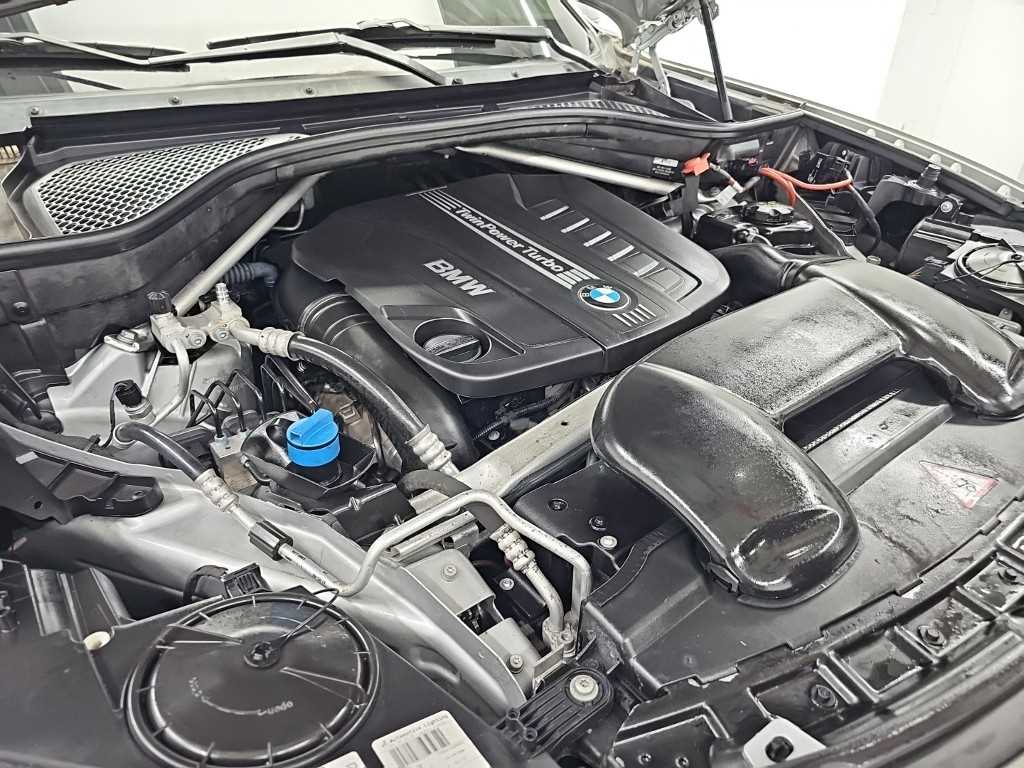 BMW X5 — photo 05