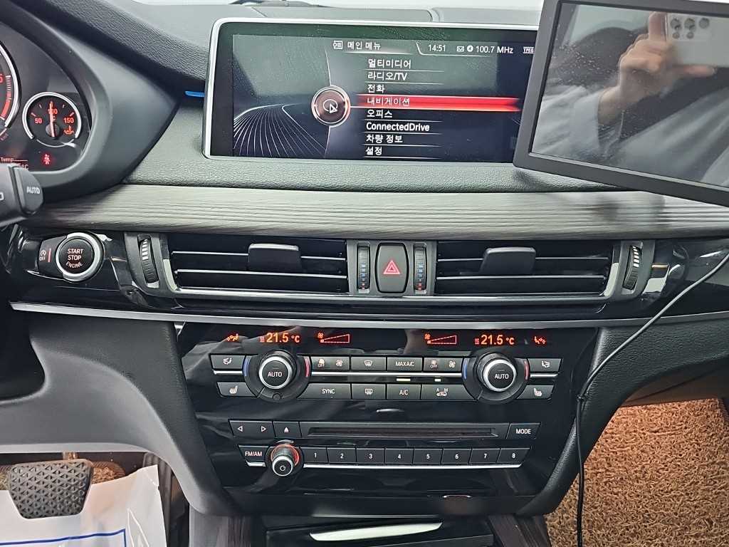 BMW X5 — photo 10