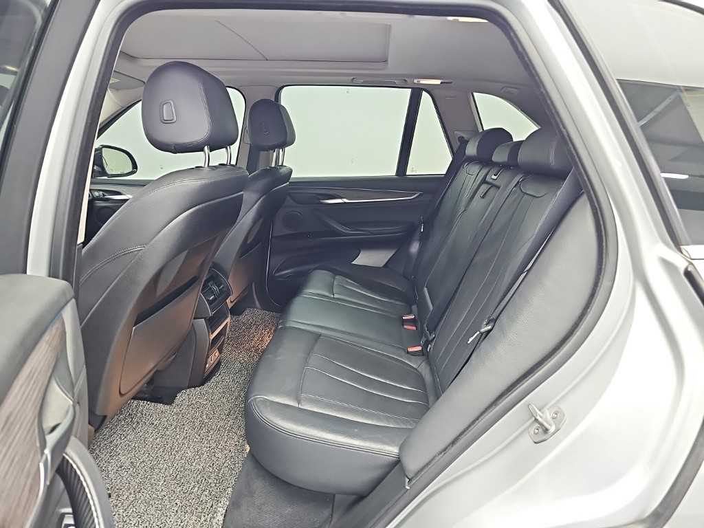 BMW X5 — photo 12