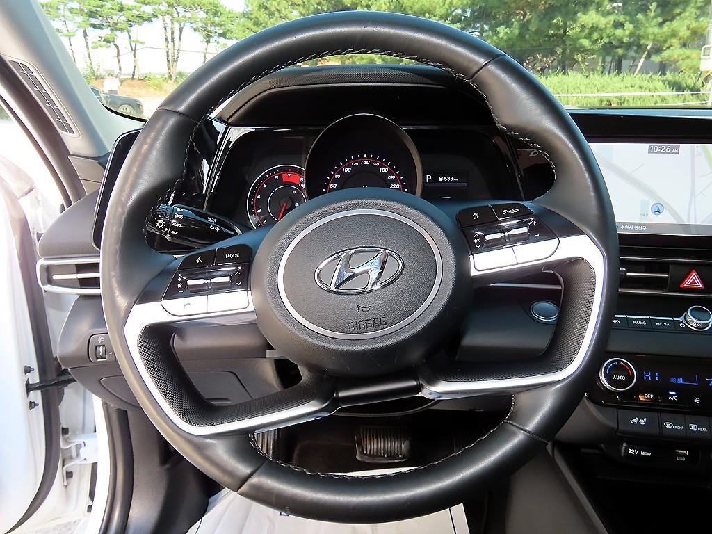Hyundai Avante — photo 08