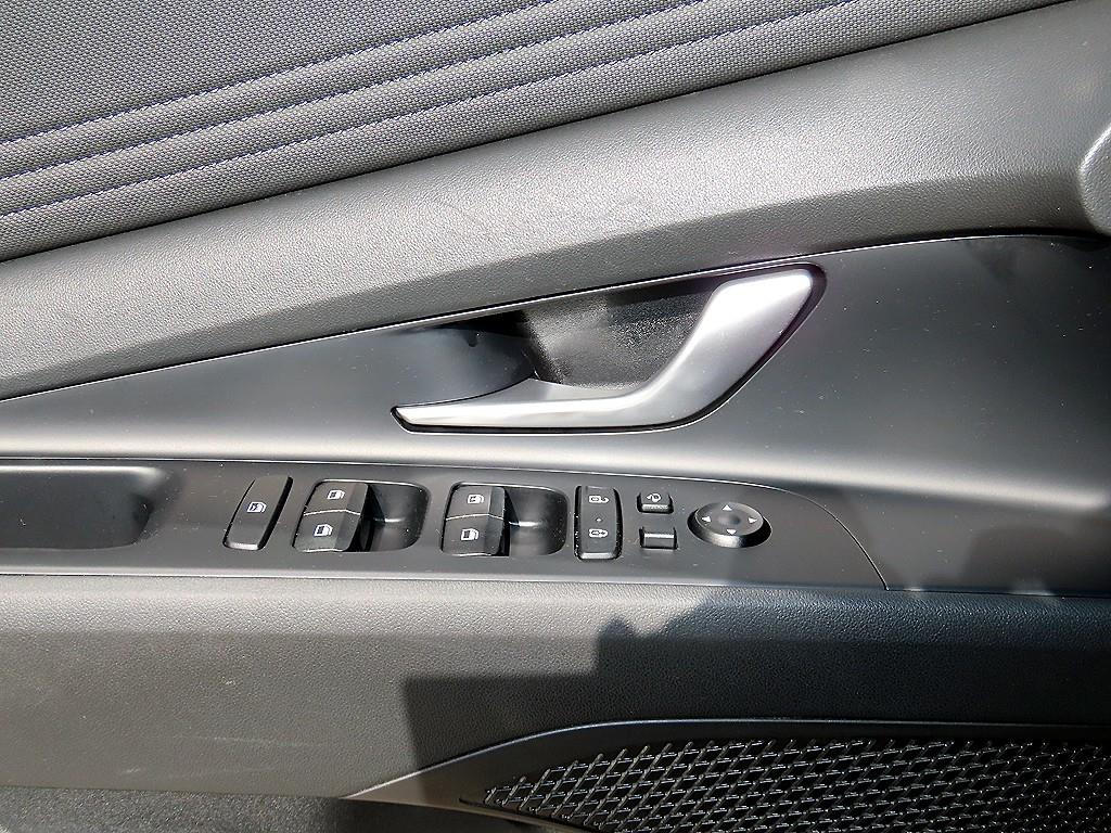 Hyundai Avante — photo 11