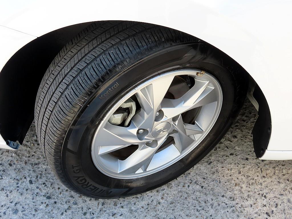 Hyundai Avante — photo 19