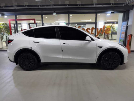 Tesla Model Y — photo 04