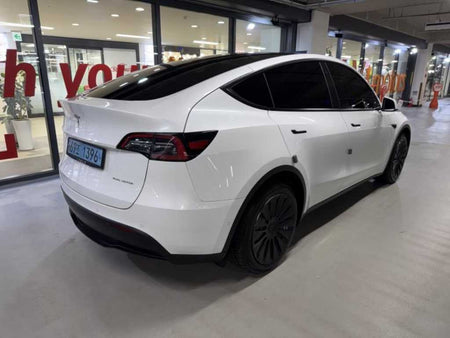 Tesla Model Y — photo 05