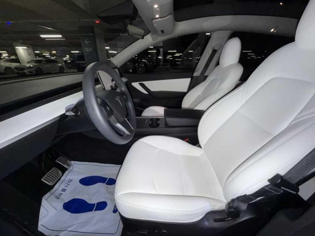 Tesla Model Y — photo 07