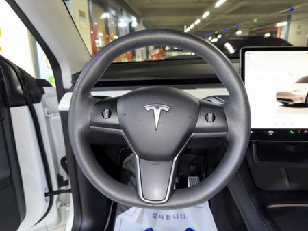 Tesla Model Y — photo 09