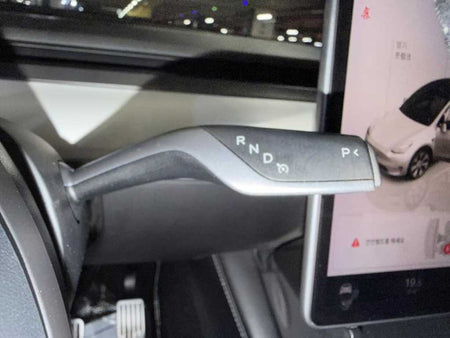 Tesla Model Y — photo 13