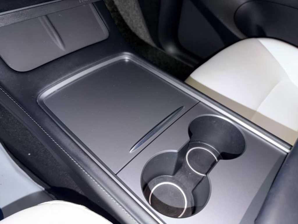 Tesla Model Y — photo 17
