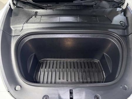 Tesla Model Y — photo 19