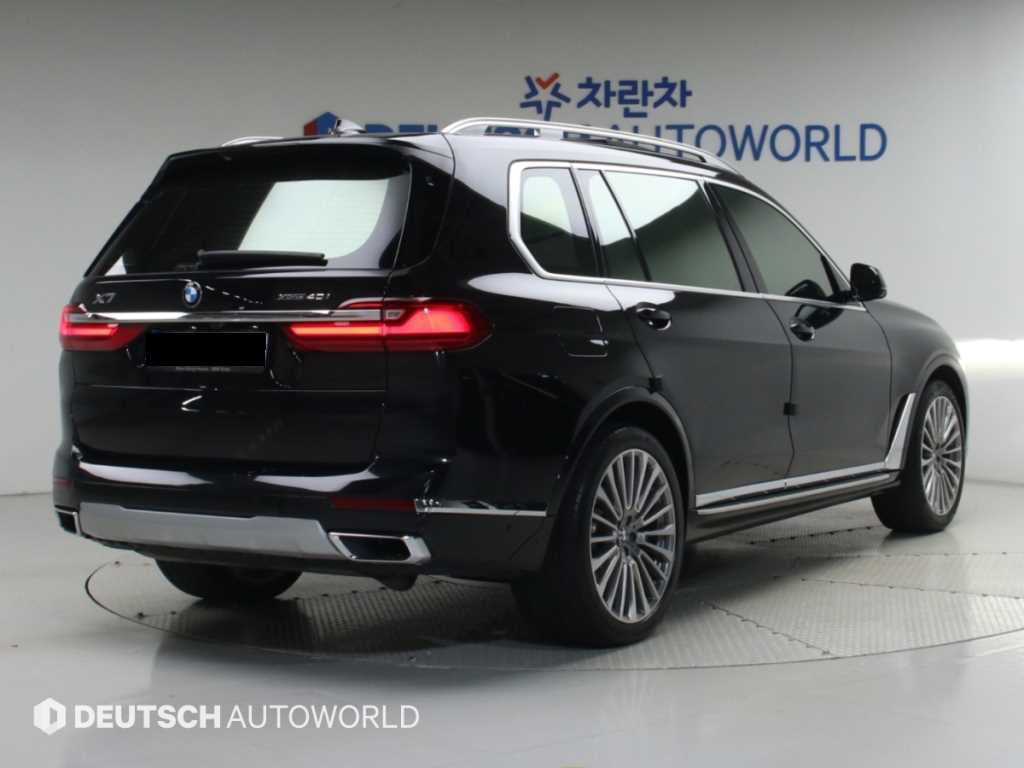 BMW X7 — photo 02