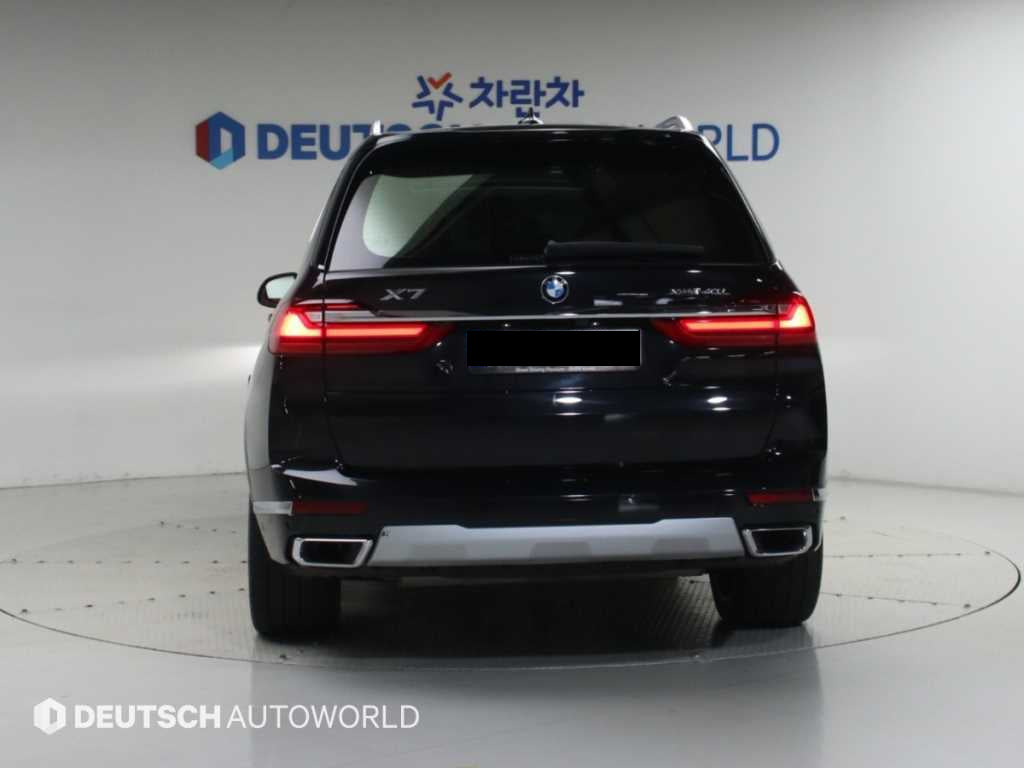 BMW X7 — photo 04