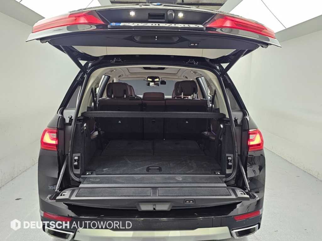 BMW X7 — photo 05