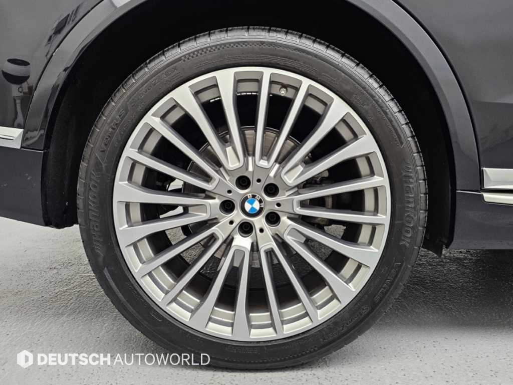 BMW X7 — photo 06