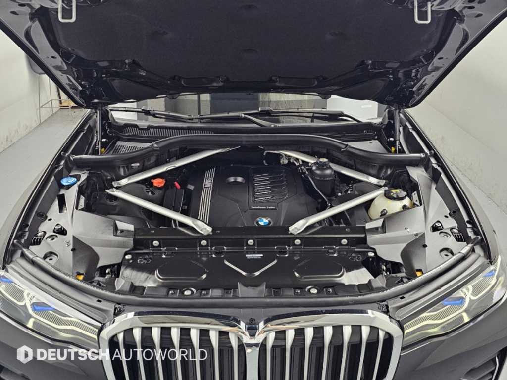 BMW X7 — photo 07