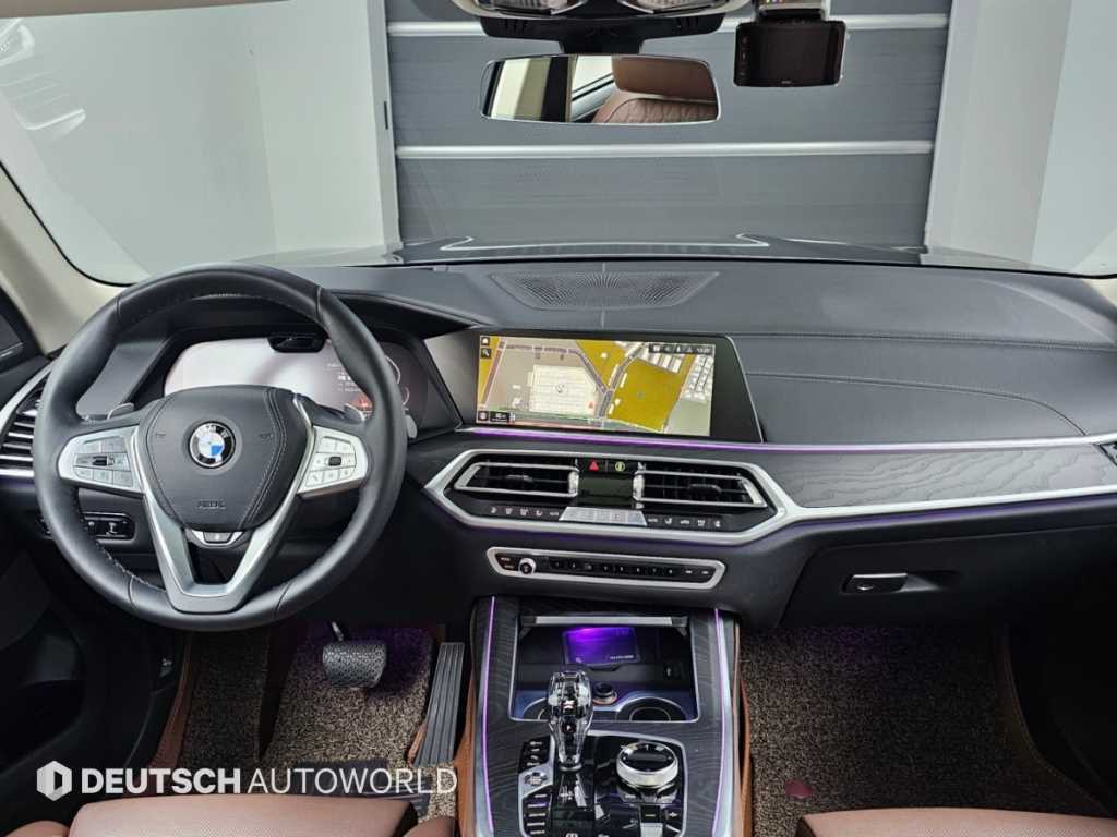 BMW X7 — photo 08