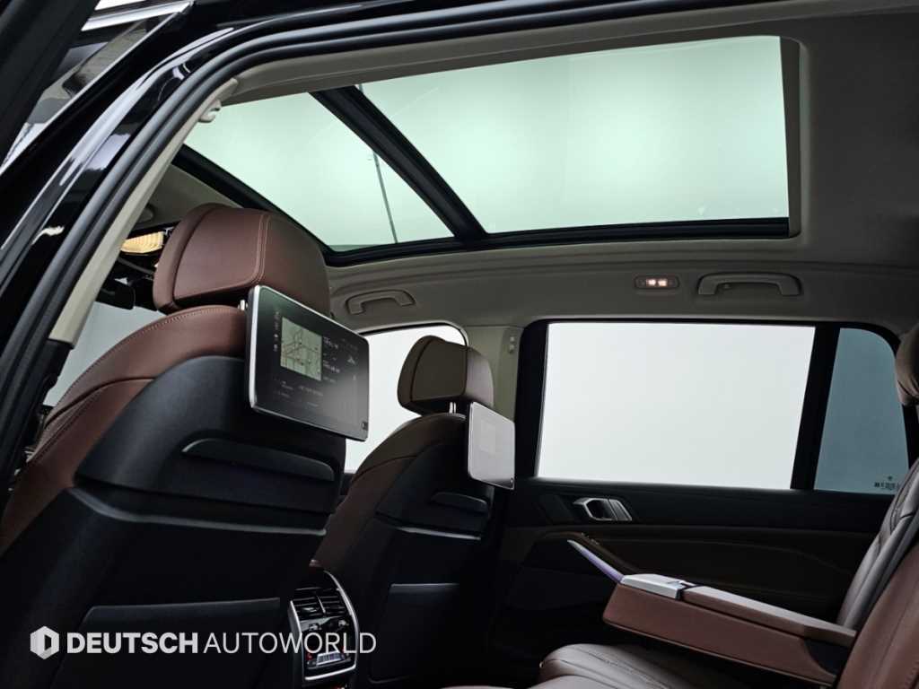 BMW X7 — photo 11