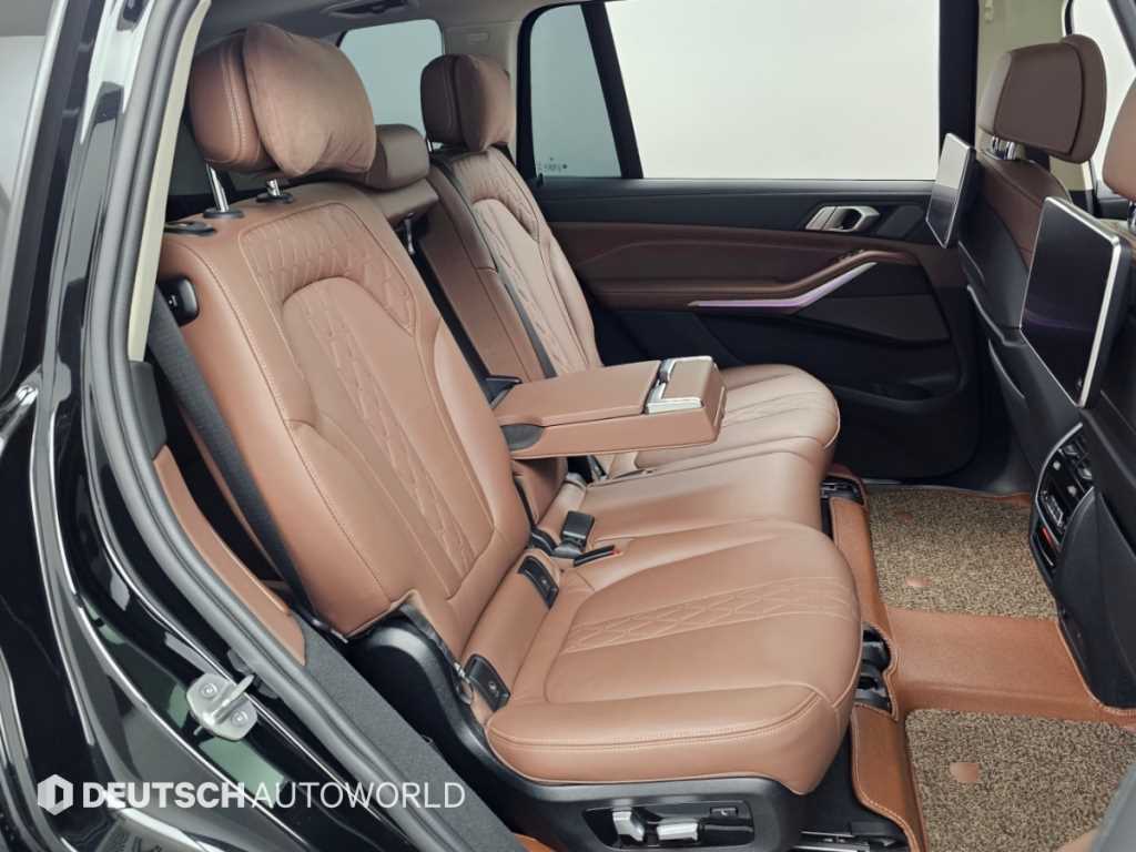 BMW X7 — photo 13