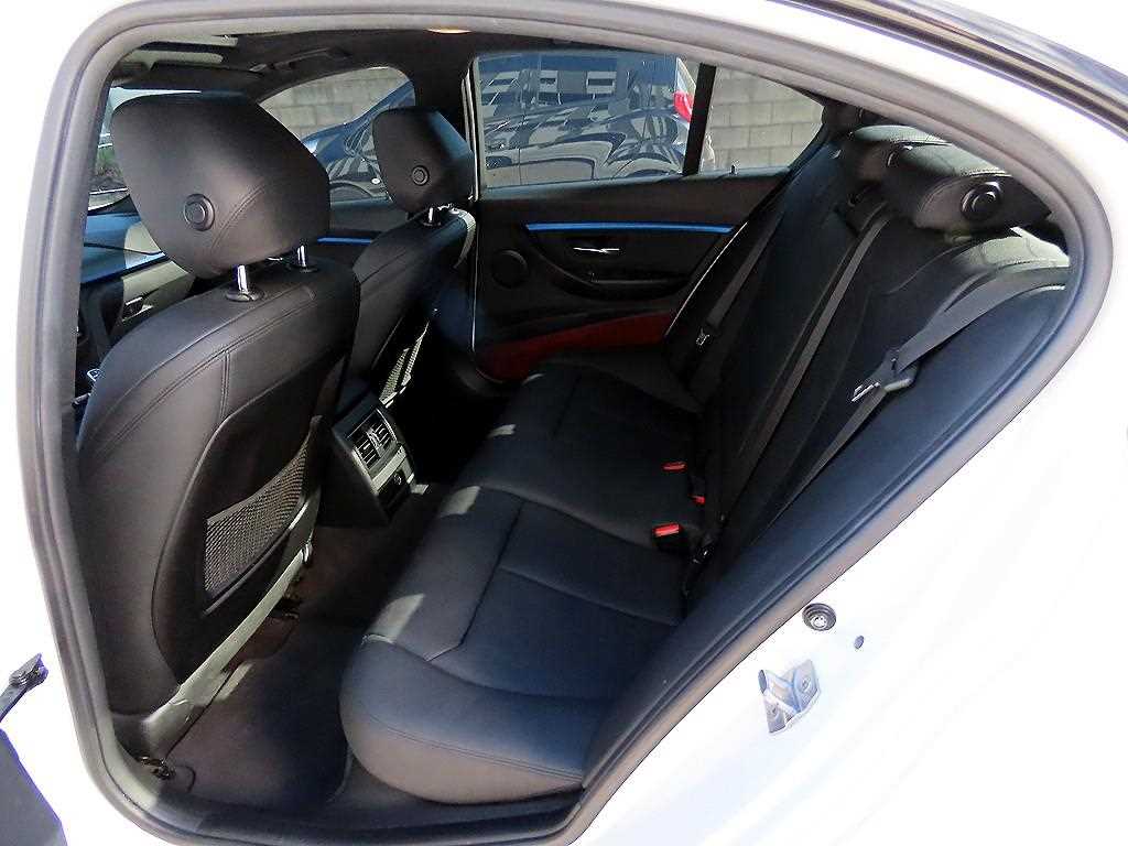 BMW 3-Series — photo 06